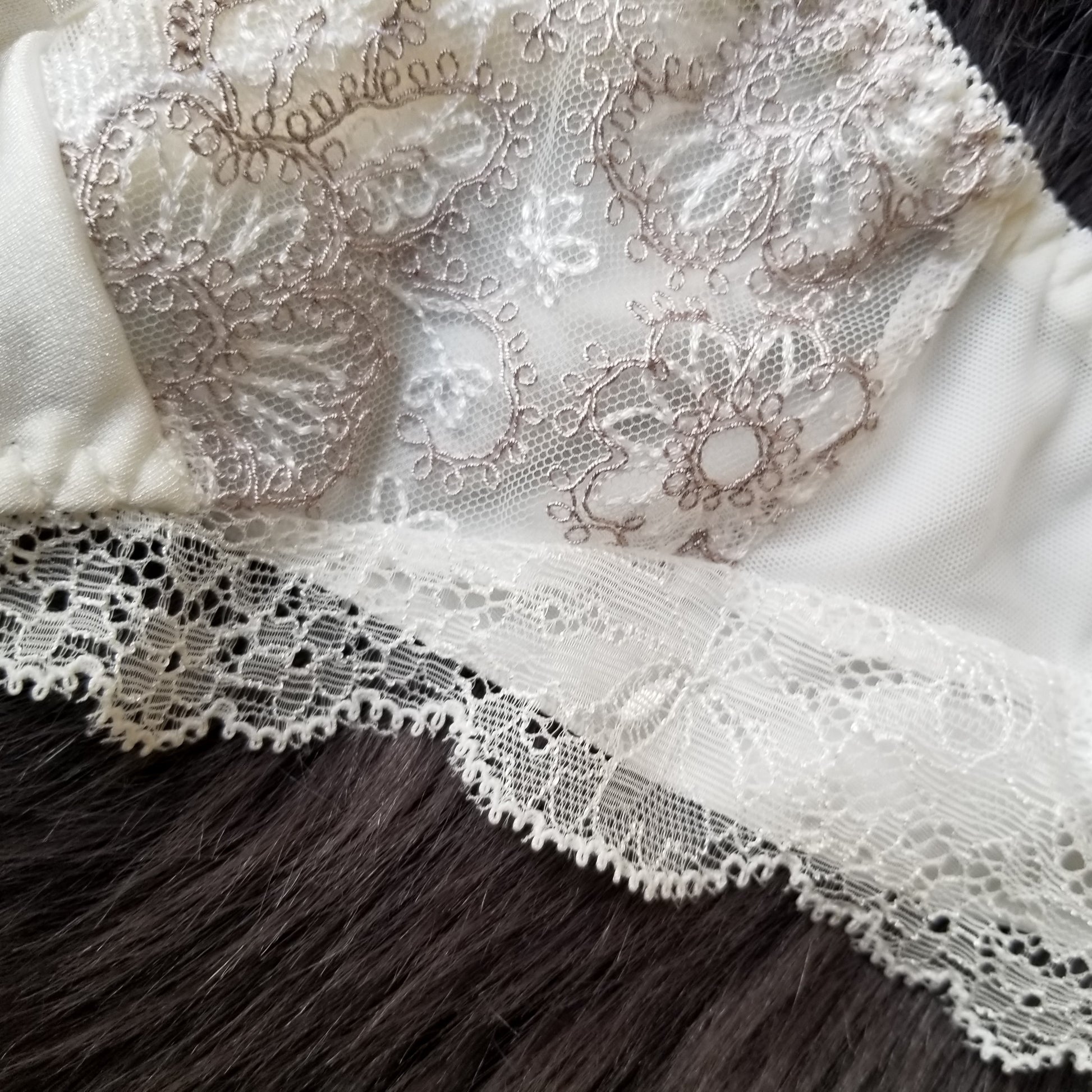 Liisa Lacy Thong White with Silver Thread – Vivianne's Boutique